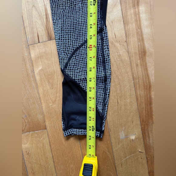 Lululemon mesh leggings with side pockets - Picture 4 of 4